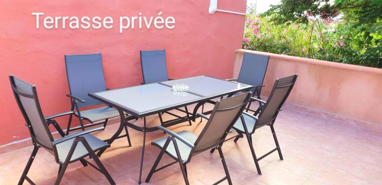 Le Barcares Logement Climatise Pour 6 Personnes, Draps Et Serviettes Non Fournis Air-Conditioned Accommodation For 6 People, Sheets And Towels Not Provided Alojamiento Con Aire Acondicionado Para 6 Personas, Sabanas Y Toallas No Incluidas Esterno foto