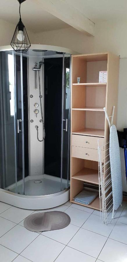 Le Barcares Logement Climatise Pour 6 Personnes, Draps Et Serviettes Non Fournis Air-Conditioned Accommodation For 6 People, Sheets And Towels Not Provided Alojamiento Con Aire Acondicionado Para 6 Personas, Sabanas Y Toallas No Incluidas Esterno foto