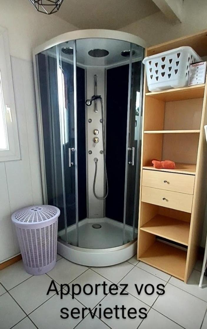 Le Barcares Logement Climatise Pour 6 Personnes, Draps Et Serviettes Non Fournis Air-Conditioned Accommodation For 6 People, Sheets And Towels Not Provided Alojamiento Con Aire Acondicionado Para 6 Personas, Sabanas Y Toallas No Incluidas Esterno foto